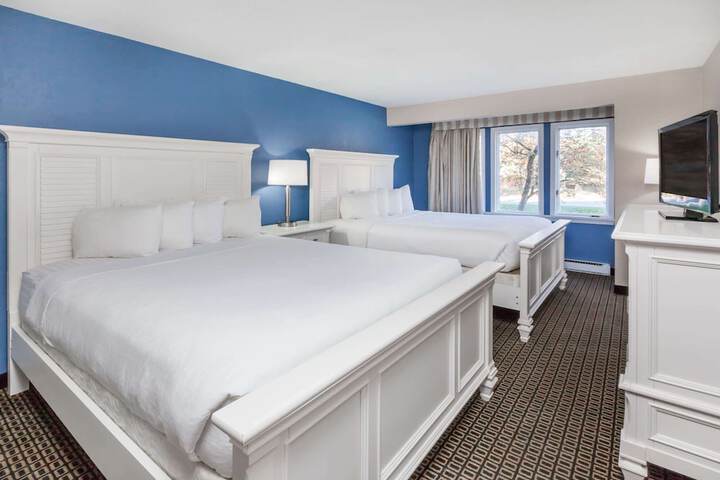 2 Queen Beds Second Floor (1 of 49)