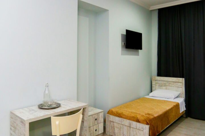 Room 9 of 34