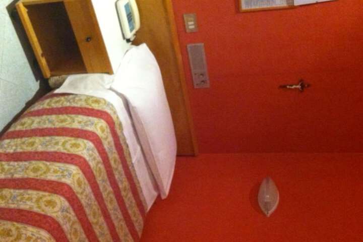 Room 12 of 39