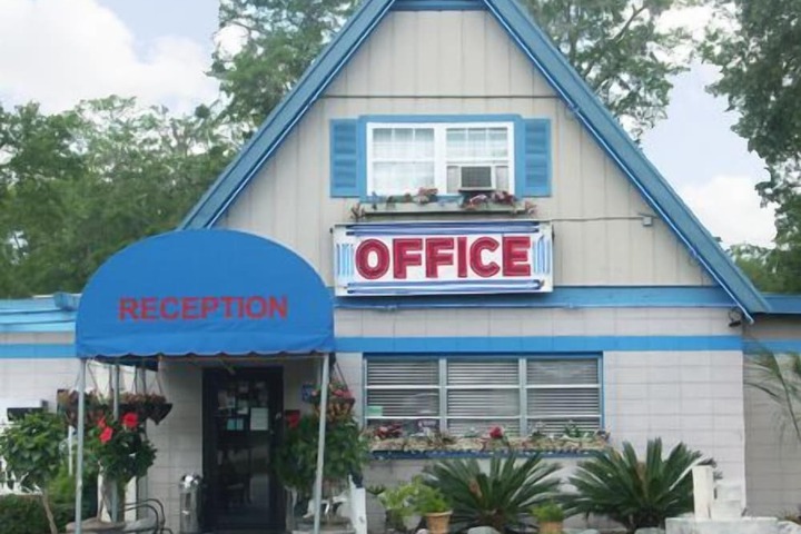 Deerwood Inn and Madison Campground in Madison, FL