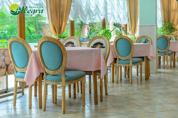 Dining 90 of 98