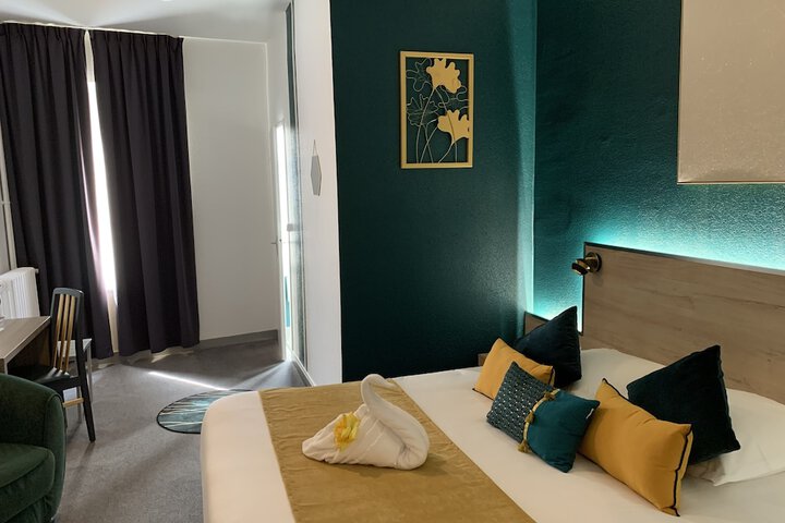 Room 37 of 74