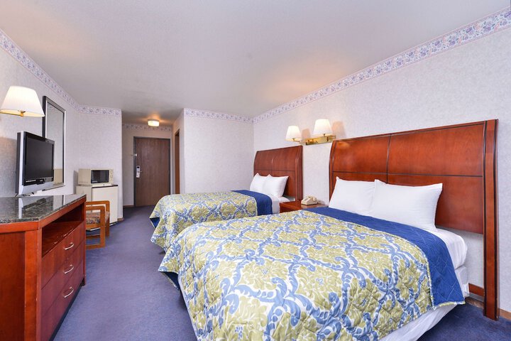 2 Double Beds (10 of 12)