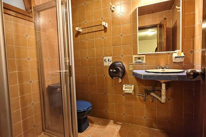 Room 40 of 42