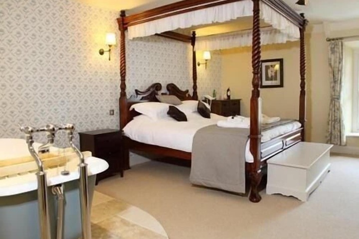 Room 4 of 30