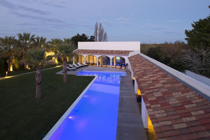 Hotel Pool