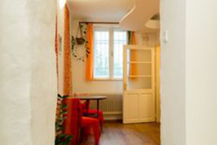 Room 8 of 38
