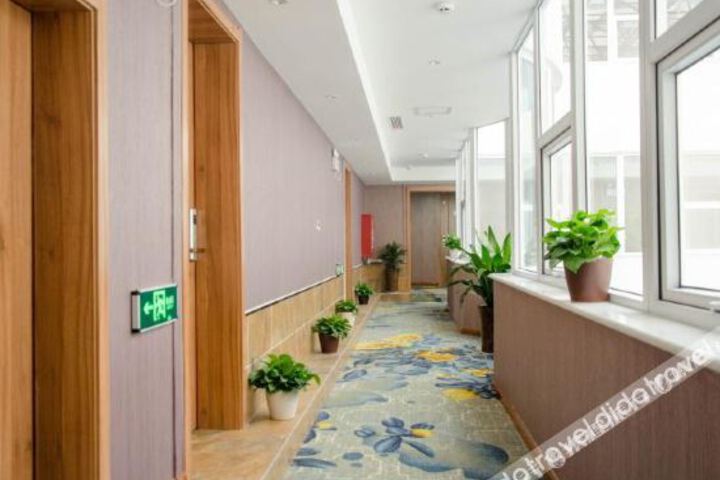 Hotel Interior 11 of 31