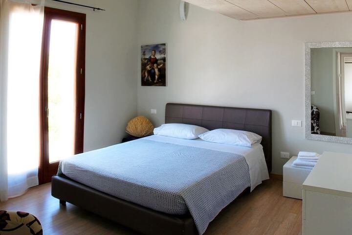 Room 25 of 32