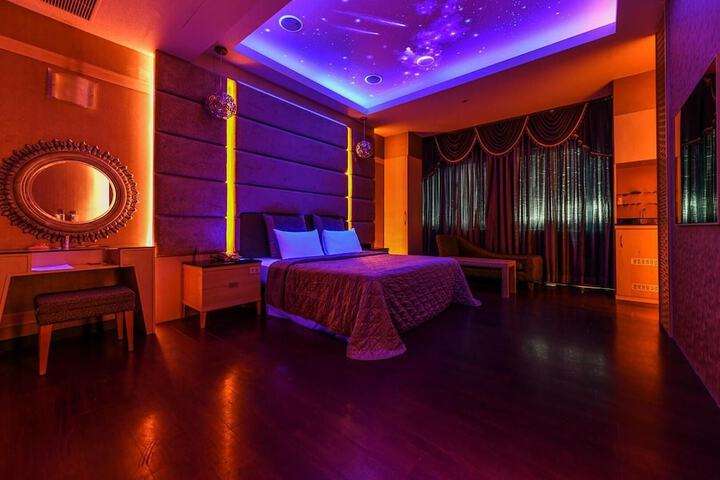 Room 30 of 54