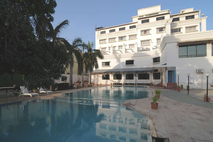 Hotel Pool