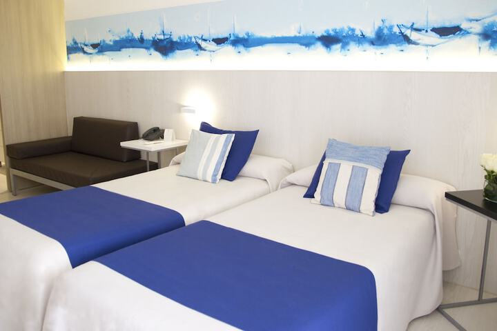 Room 10 of 38
