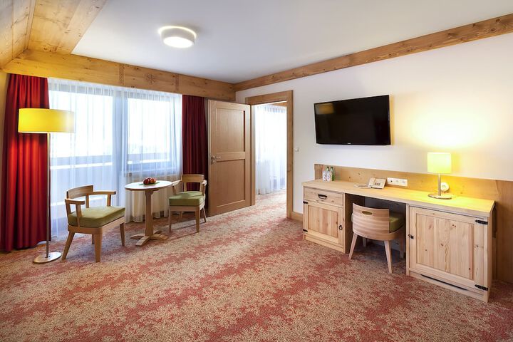 Room 6 of 90