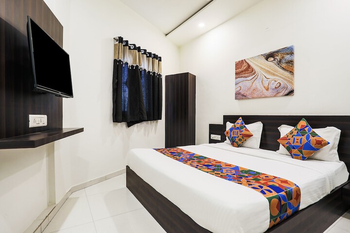 Room 25 of 34