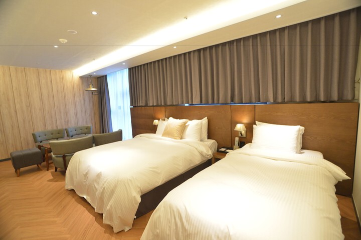 Room 8 of 24