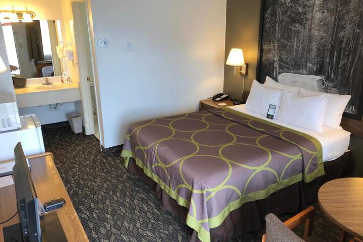 1 King Bed (17 of 23)
