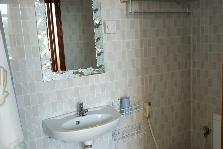 Room 34 of 47