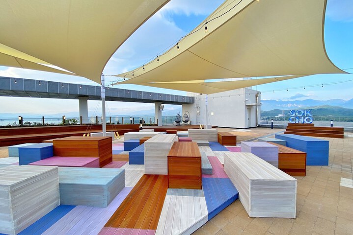 Lounge 169 of 181