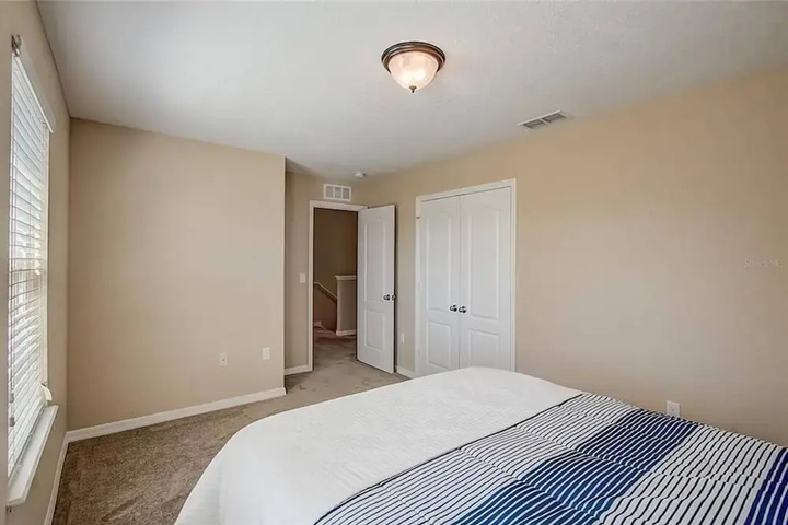 Room 4 of 18
