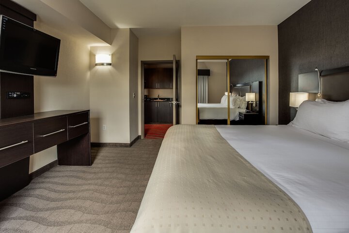 Room 4 of 62