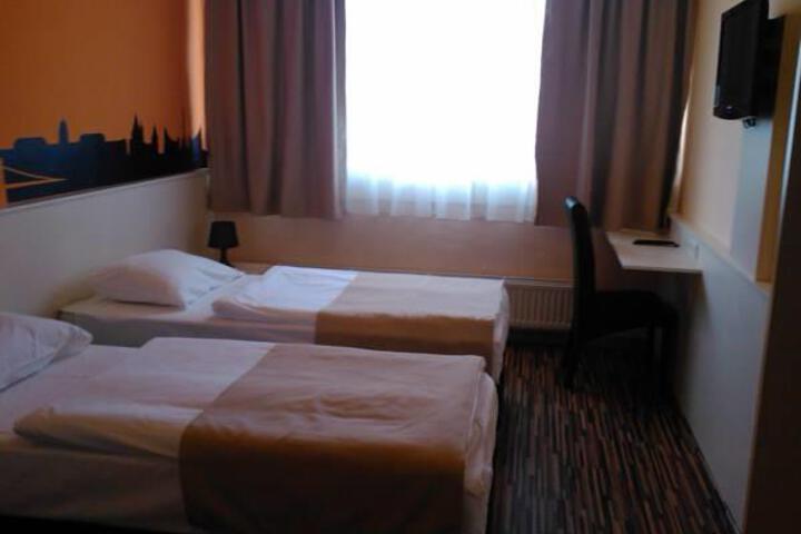 Room 2 of 6