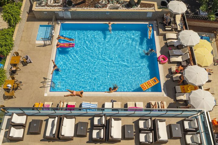Hotel with Pool
