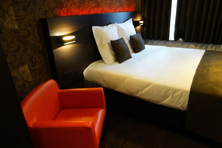 Room 11 of 31