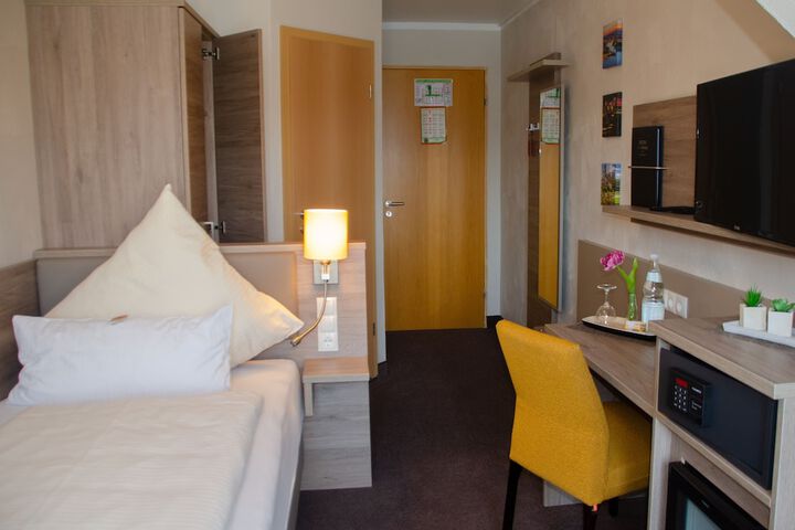 Room 17 of 75