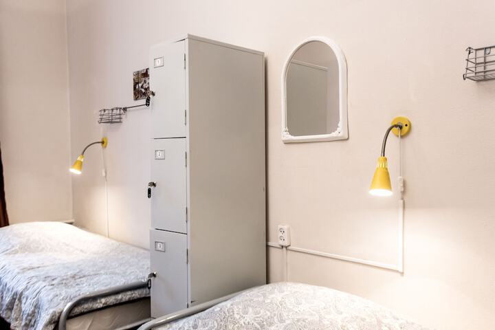 Room 11 of 27