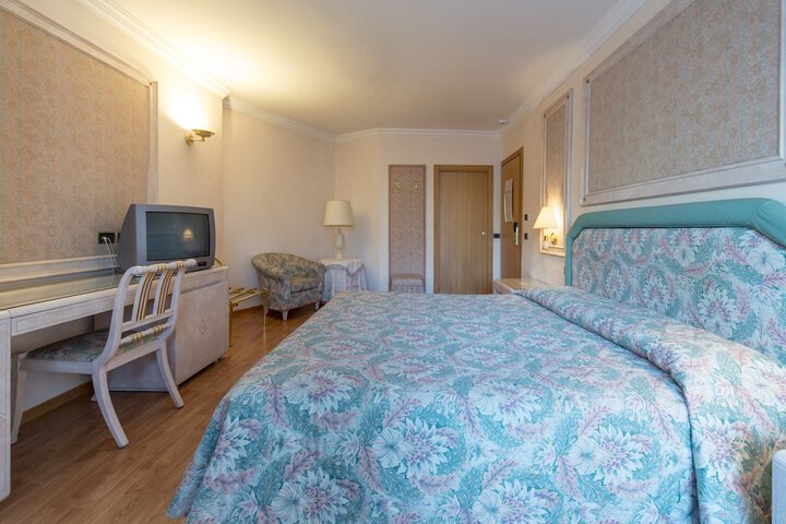 Room 10 of 79