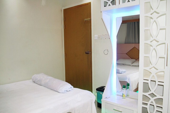 Room 2 of 6