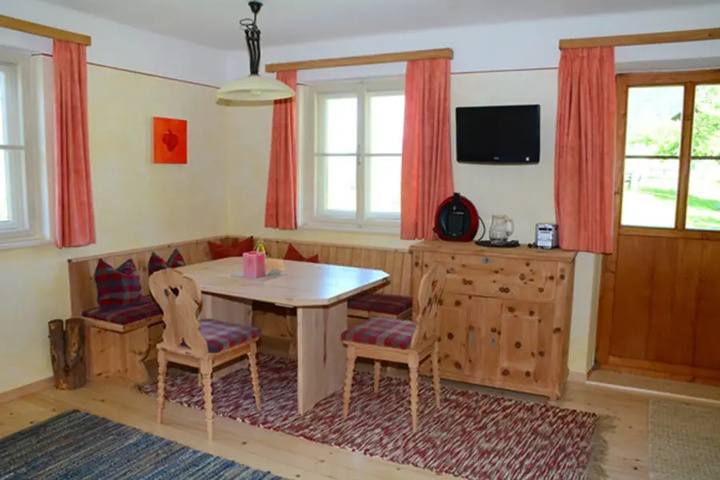 Room 9 of 19