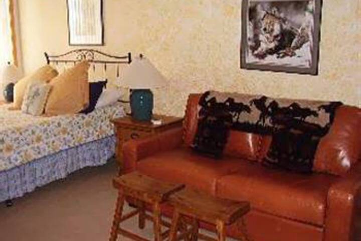 Room 8 of 36