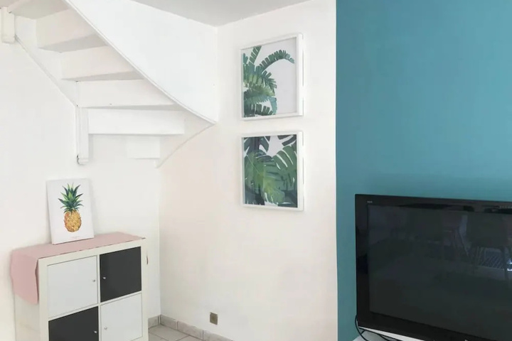 Room 4 of 13