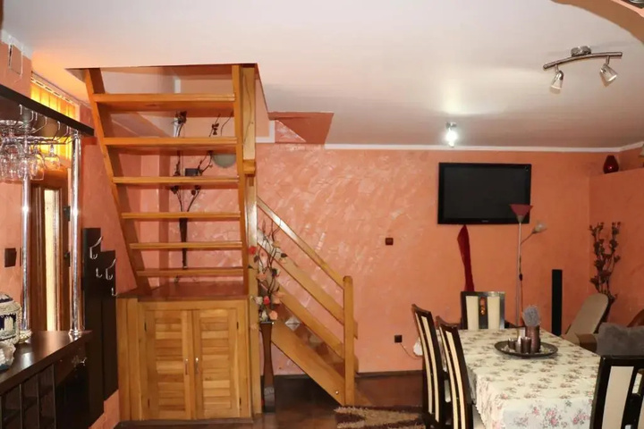 Room 2 of 17