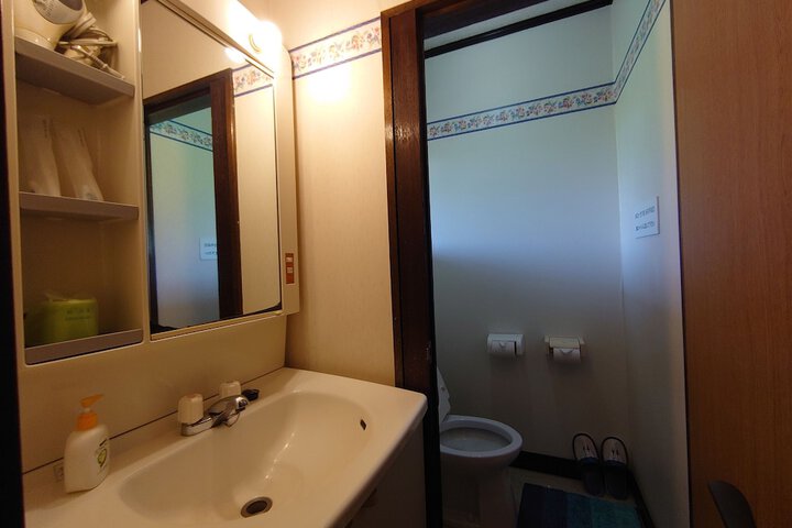 Room 28 of 76