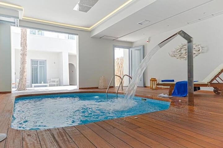 Pool 14 of 44
