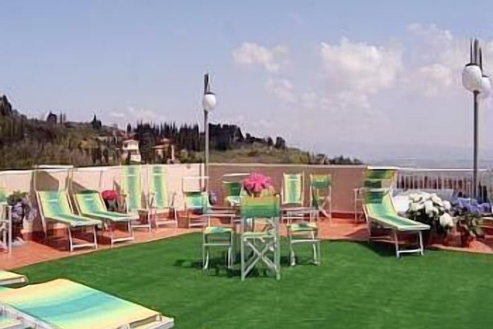 Sundeck 27 of 27