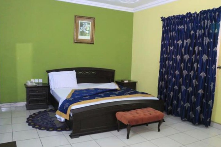 Room 5 of 33