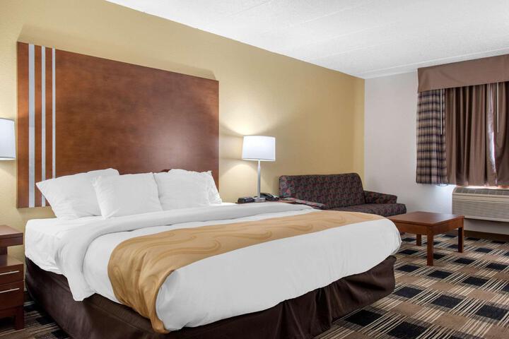1 King Bed (3 of 12)