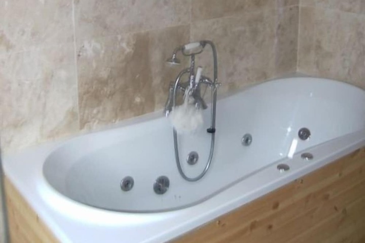 Jetted tub