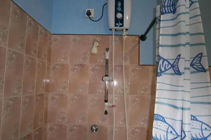 Room 4 of 16
