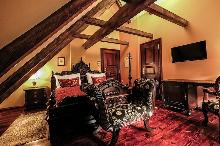 Room 47 of 183