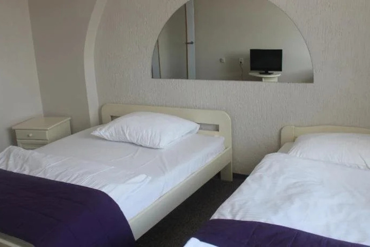 Room 2 of 18