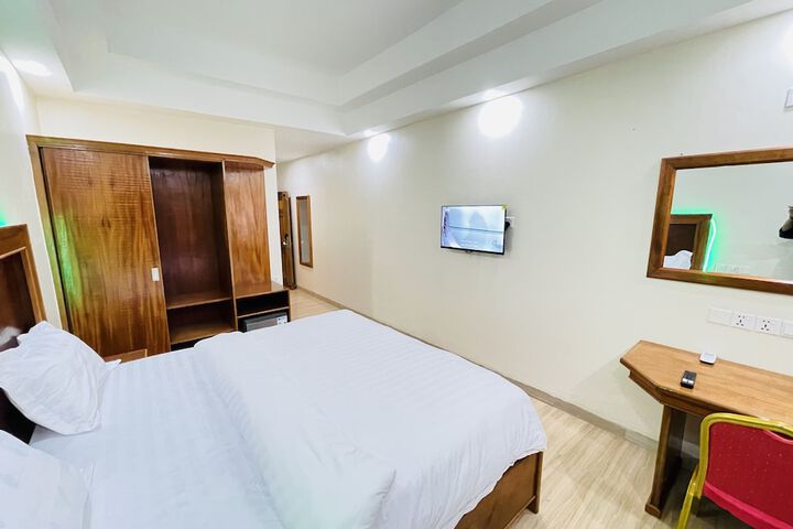Room 13 of 38