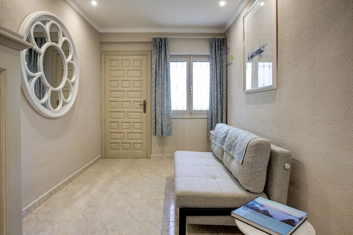 Room 10 of 32