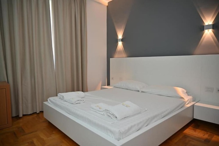 Room 10 of 30