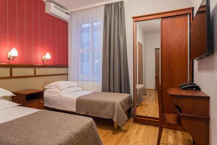Room 27 of 68