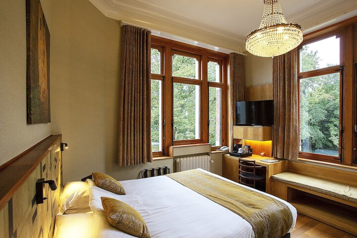 Room 32 of 58