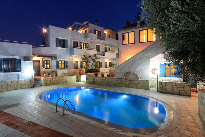 Hotel Pool